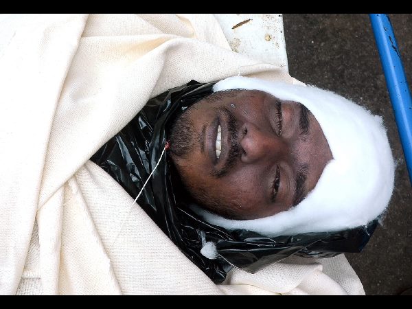 దుస్తులు ఆరేసే తాడుతో ఉరి దుస్తులు ఆరేసే తాడుతో ఉరి