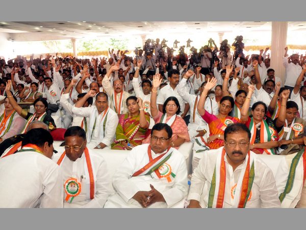 కాంగ్రెస్ నేతలు