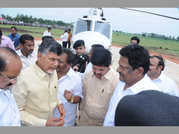 వైసిపి అడ్డుకుంటోంది