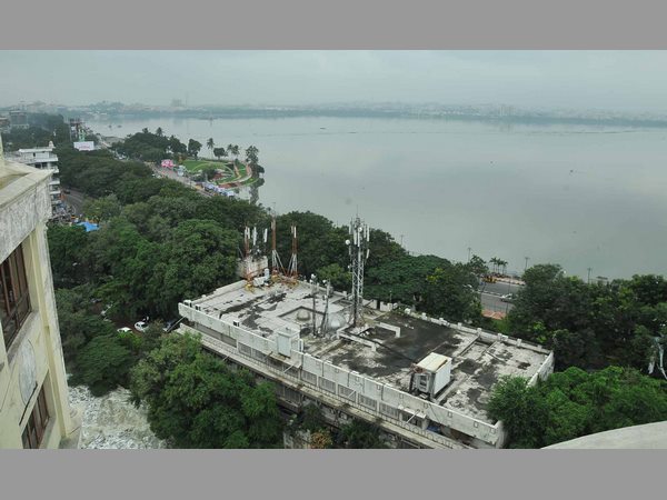 నగరం నీటి మయం