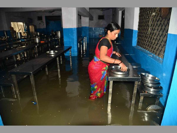 ఎడతెరిపి లేకుండా వర్షాలు