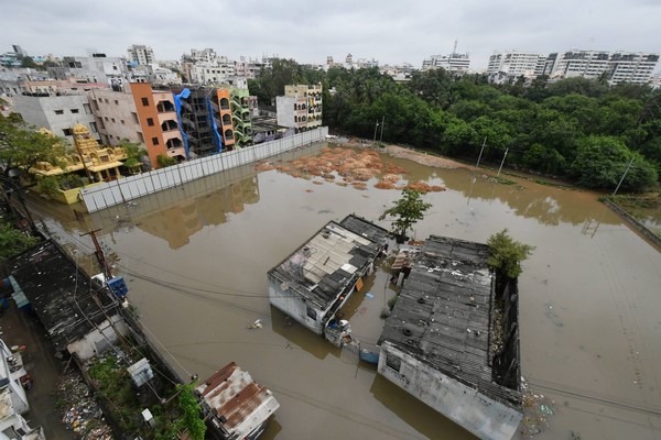 స్తంభించిన జనజీవనం