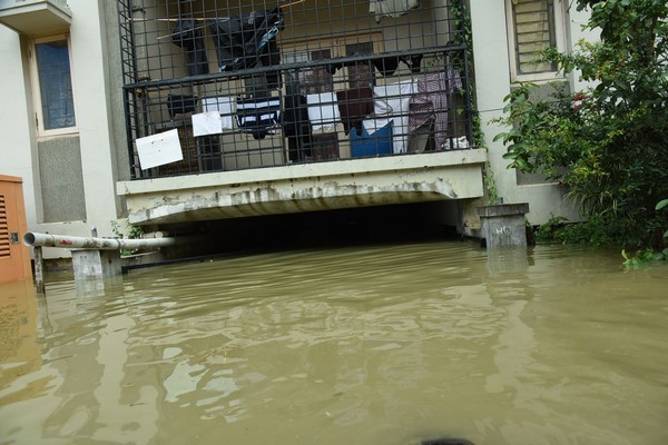ఒంటి గంట నుంచి వర్షం