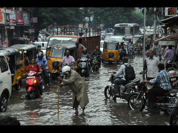 రైలు పట్టాలు కుంగాయి