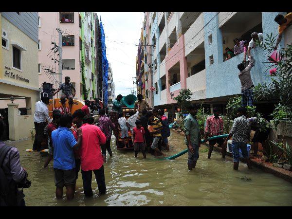 తవ్విస్తున్నామని కేటీఆర్