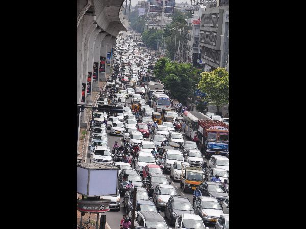 గంటలో 20 సె.మీ. వర్షం