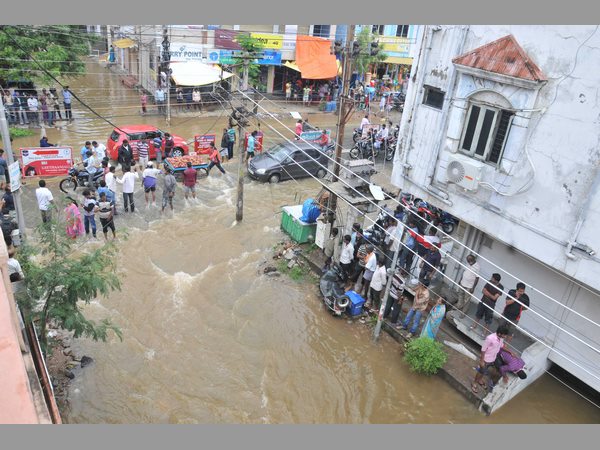 వరంగల్-ఖమ్మం రహదారి జలమయం