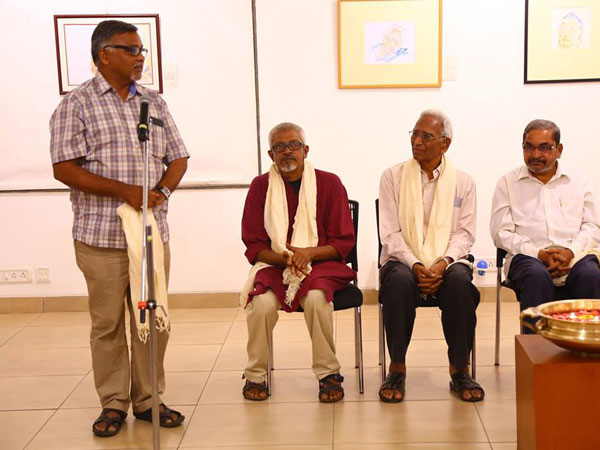 వందకు పైగా అమ్మలను గీయాలి..