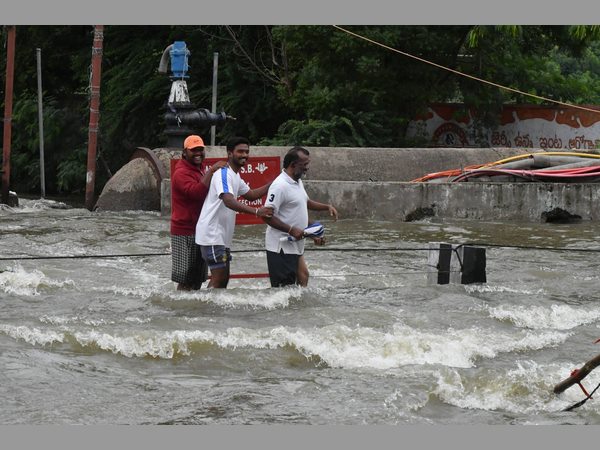 హెలికాప్టర్లను సిద్దంగా ఉంచామని కెటిఆర్