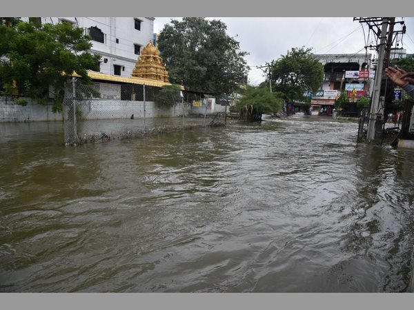 వరద బాధితులకు ‘మా' చేయూత