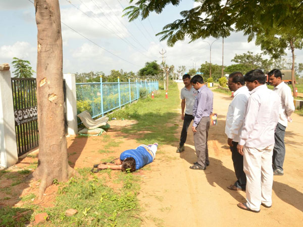 నయీం బెదిరింపులు తట్టుకోలేక విదేశాలకు..