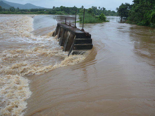 గుంటూరు జిల్లాలో భారీ వర్షాలకు 
