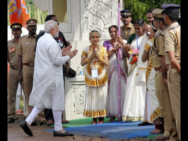  ఫొటోలు, వీడియోలను మోడీ యాప్‌కు పంపించండి