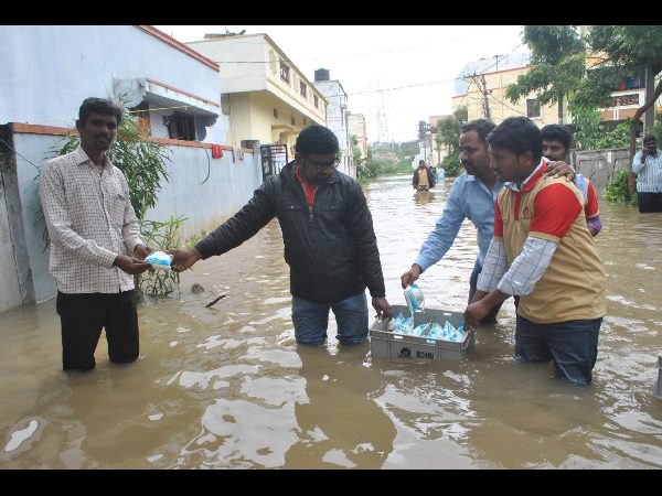 కోలుకుంటున్న హైదరాబాద్