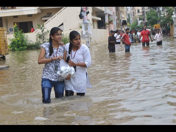 అక్రమ నిర్మాణాలవల్లే