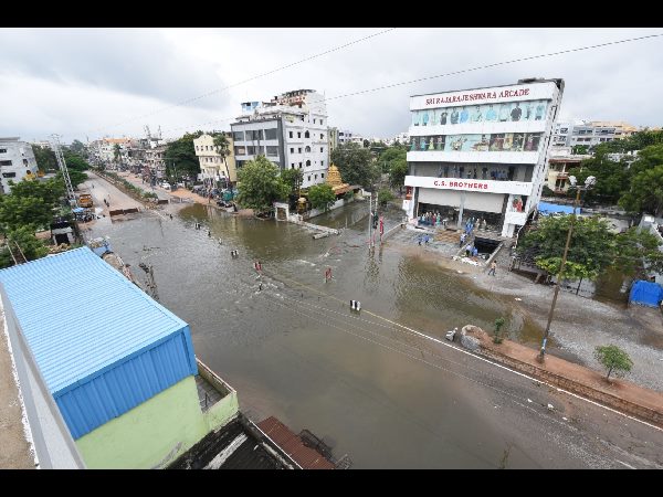 అంతటా జలకళ 