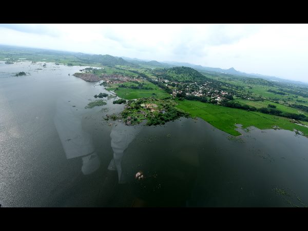  సమస్యను అడిగి తెలుసుకున్న ఎమ్మెల్యే పుట్ట మధు