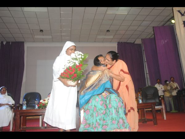  ముద్దు పెట్టి..