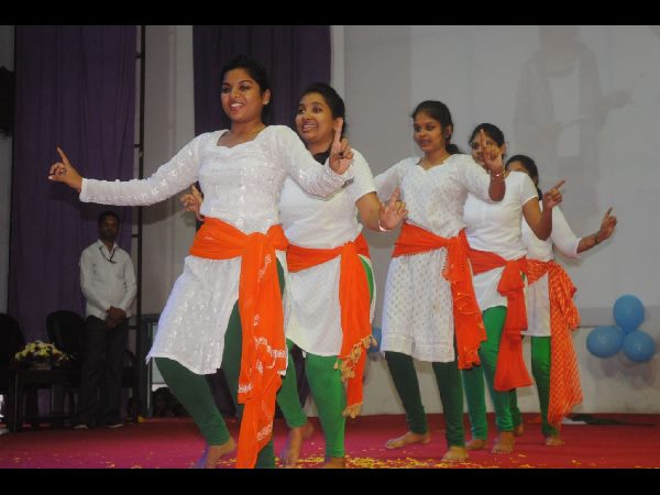  నృత్య ప్రదర్శన