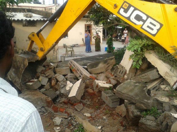  చర్లపల్లిలో మేయర్‌కు వ్యతిరేకంగా నినాదాలు