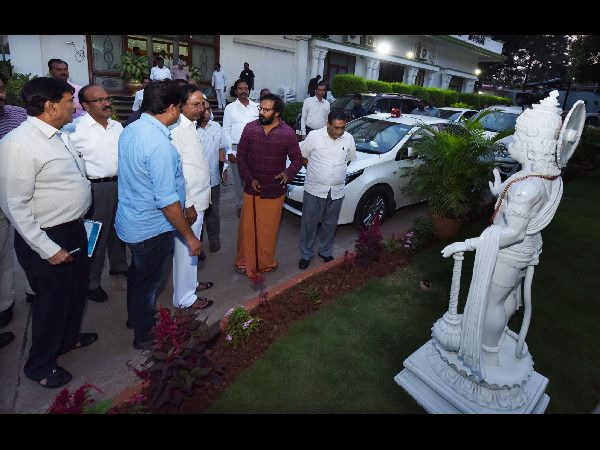  కెసిఆర్‌తో ఆనంద్ సాయి