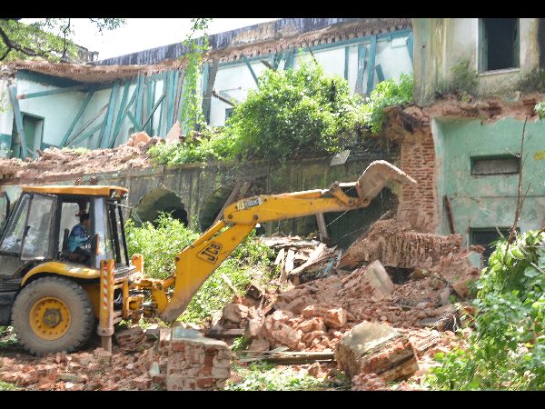  చర్లపల్లి డివిజన్‌లో అడ్డుకున్న స్థానికులు 