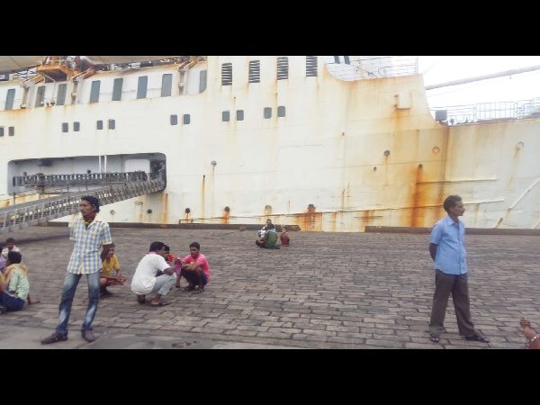 ఆహారం కోసం అలమటించారు ఆహారం కోసం అలమటించారు