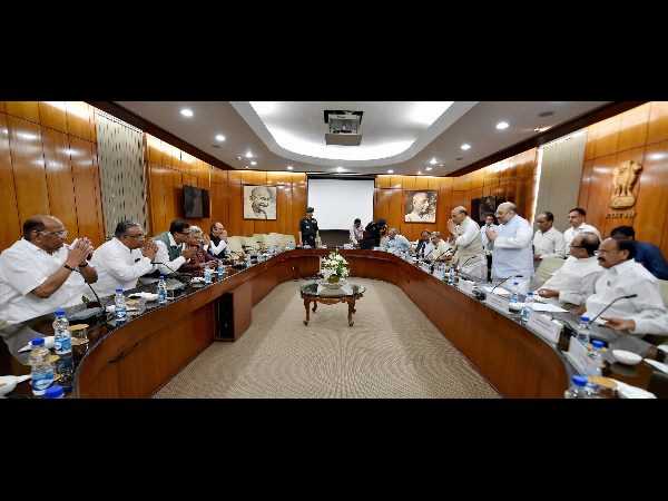  భార‌త్, పాకిస్థాన్ సరిహ‌ద్దుల్లో ఉద్రిక్తత