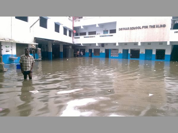 Rain in city damages many roads 