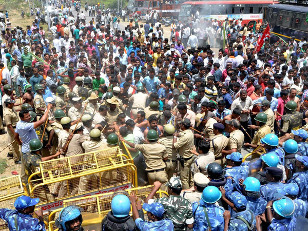 Kannadigas too have vandalized shops belonging to Tamils in Karnataka