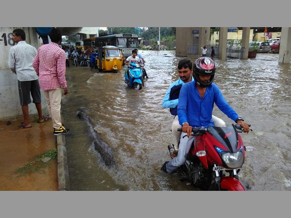 Rain in city damages many roads 