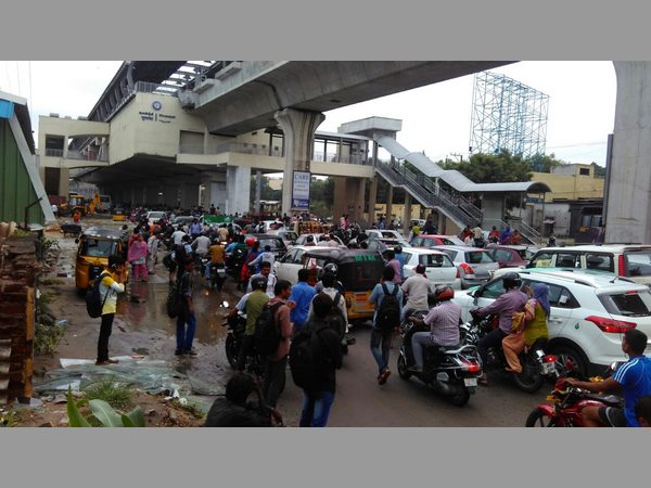 Rain in city damages many roads 