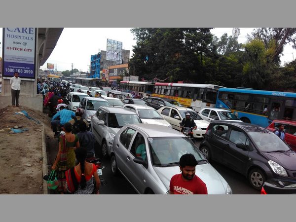 Rain in city damages many roads 
