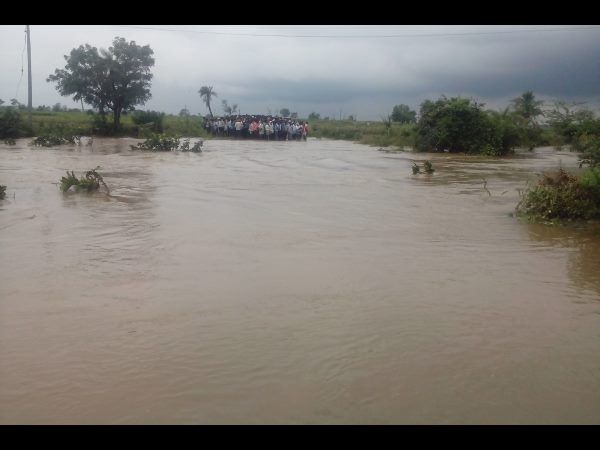 కుటుంబాన్ని మింగిన వరద