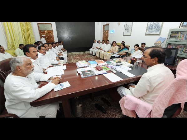 అప్పుడే జిల్లాల గురించి చర్చించాం