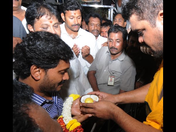 జగన్ వెంట వైయస్ వివేకా