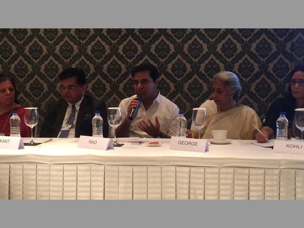 ఆకట్టుకున్న కేటీఆర్