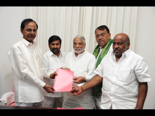  కొత్త జిల్లా బాధ్యతలను స్వీకరించనున్న కలెక్టర్లు