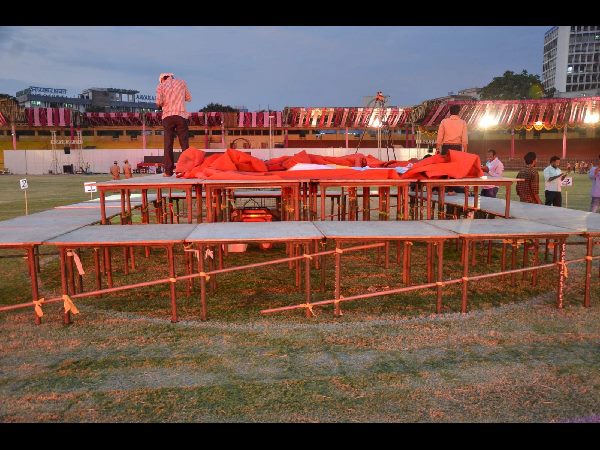  మధ్యలో 20 అడుగుల భారీ బతుకమ్మ