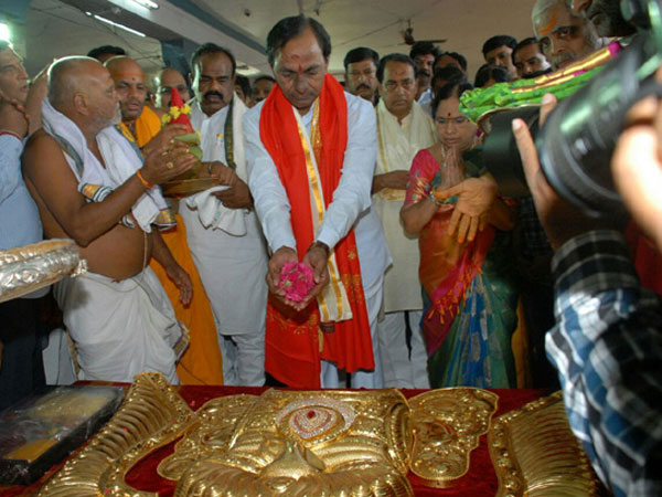 కేసీఆర్ దంపతులు