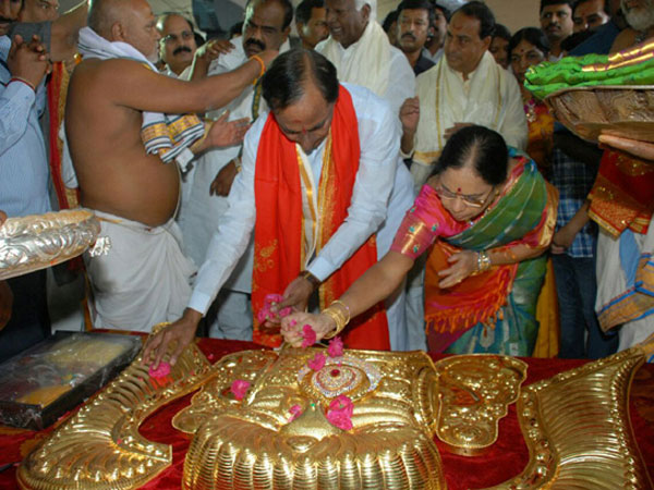 ఆలయంలో..