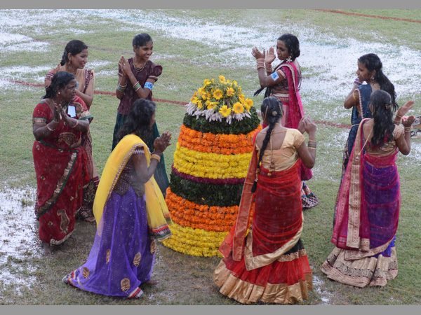 ఎల్బీ స్టేడియంలో బతుకమ్మ