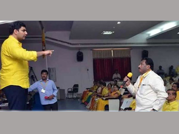 ఫేస్బుక్, వాట్సాప్లలో ఎక్కువ సంఖ్యలో లైకులు ఫేస్బుక్, వాట్సాప్లలో ఎక్కువ సంఖ్యలో లైకులు