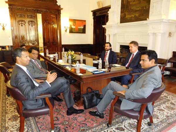 బోయింగ్ ఇంటర్నేషనల్ ప్రెసిడెంట్ మార్క్ అలెన్తో.. బోయింగ్ ఇంటర్నేషనల్ ప్రెసిడెంట్ మార్క్ అలెన్తో..