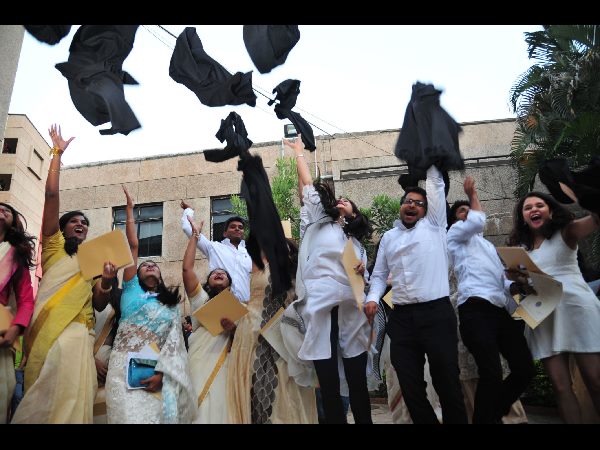 ఆనందోత్సాహాల నడుమ 