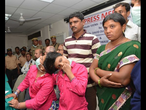 తల్లిదండ్రులతో.. తల్లిదండ్రులతో..