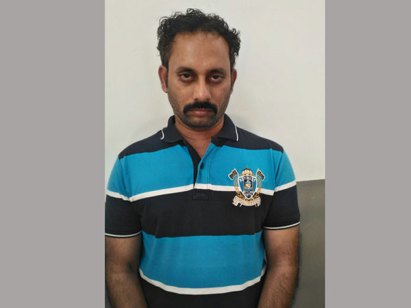 వ్యభిచారం దందా చేస్తూ పట్టుబడి...