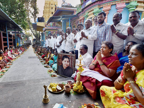 24 గంటలు అక్కడే