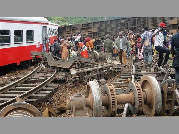కిక్కిరిసన జనం