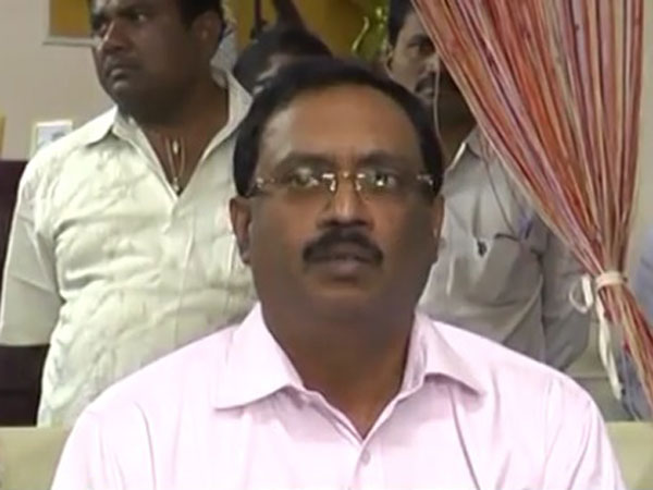 లాకర్లో 3కిలోల బంగారం లాకర్లో 3కిలోల బంగారం